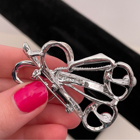 Vintage Silver Tone Holiday Christmas Winter Gifting Festive Bell Pin / Brooch - Picture 7 of 9